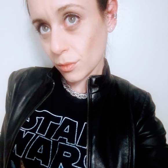 Meet your Posher, Cassandra - Picture 2 of 2